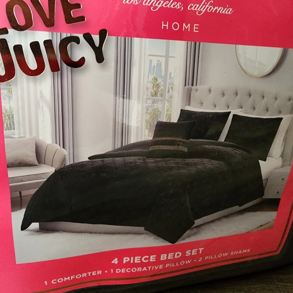 Juicy Coulture 4 Piece King bed setSoft&Cozy new
